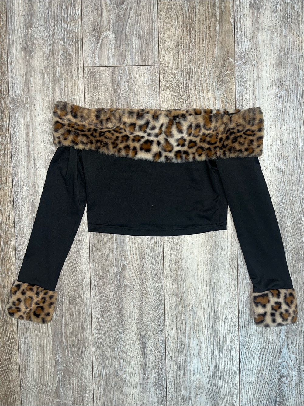SHEIN Black Off-Shoulder Crop Top with Leopard Faux-Fur Trim